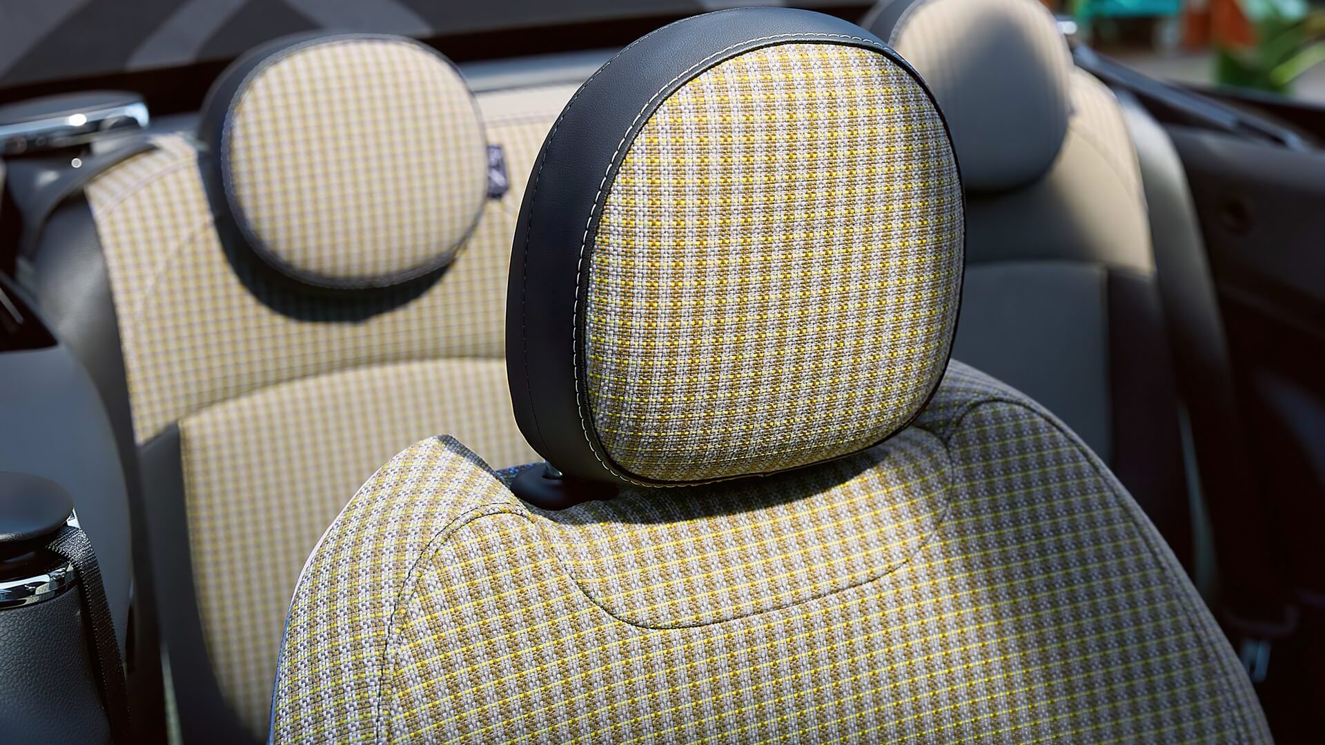 СИДІННЯ ТА ОББИВКА.