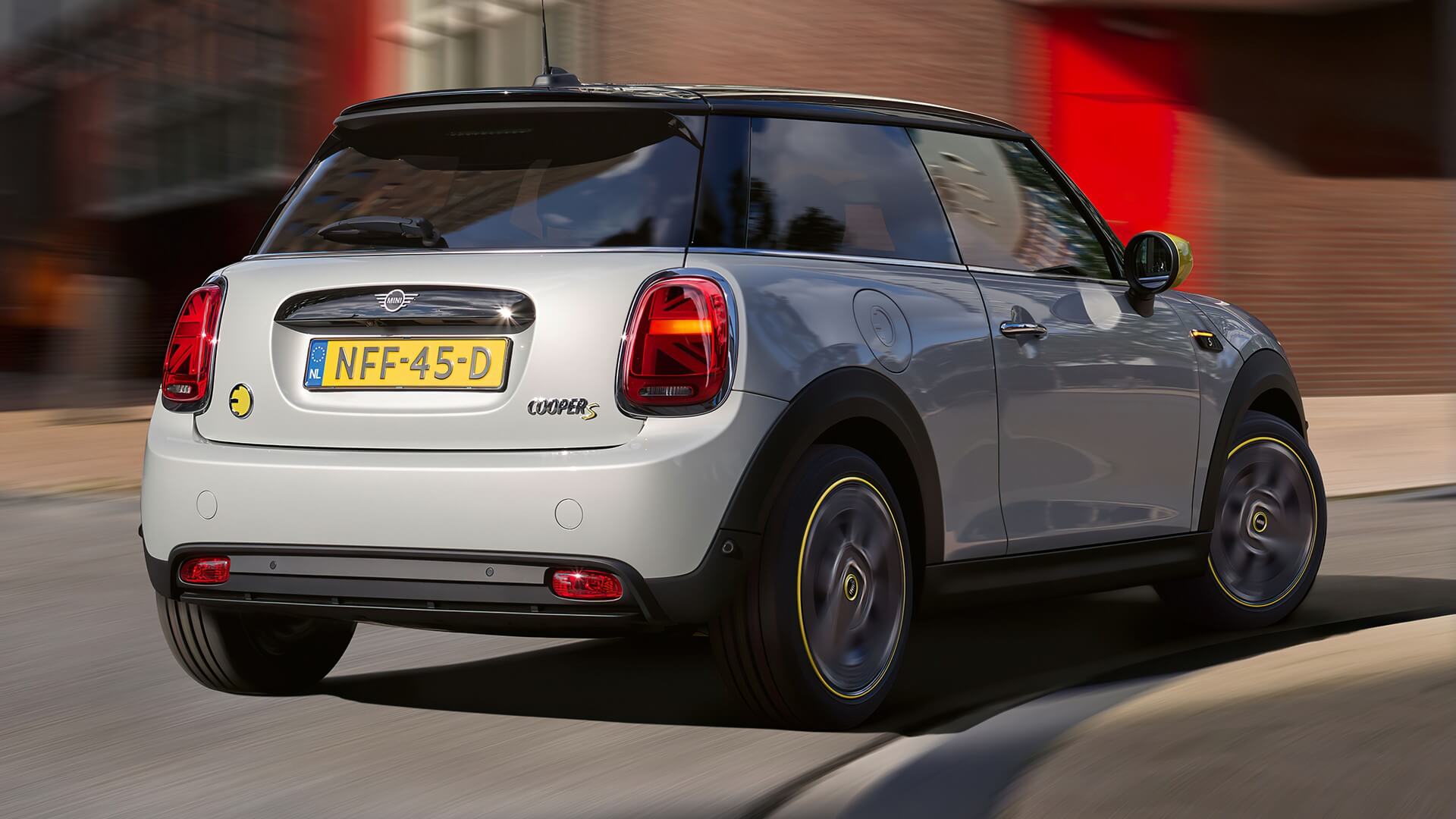 ЗАДНІ СВІТЛОДІОДНІ ФАРИ.