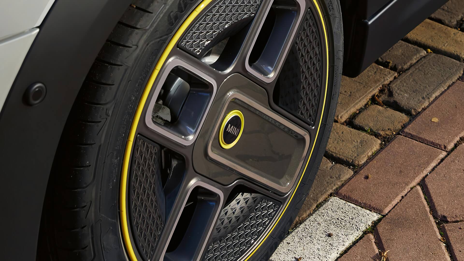 17-ДЮЙМОВІ ДВОКОЛІРНІ ДИСКИ POWER SPOKE.