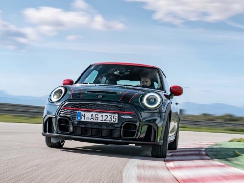 Новий MINI John Cooper Works: екстремальне задоволення від водіння.